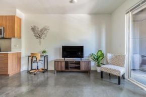 Seattle Lux 1 bd Apartment- Rooftop, WiFi, Pet Friendly
